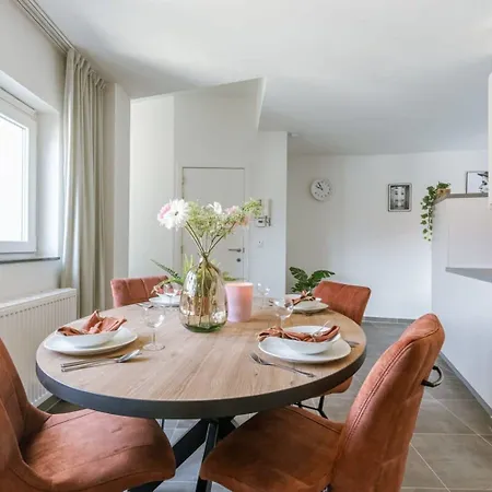 Pleasant Near The Center Of Apartman