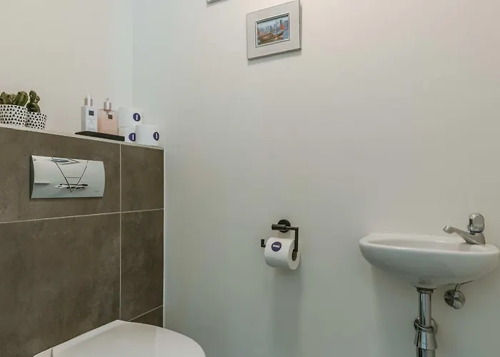 Pleasant Near The Center Of Apartamento Gante