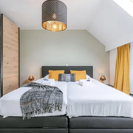 Pleasant Near The Center Of Apartment